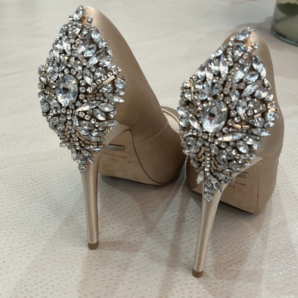 Like New Badgley Mischka Heels